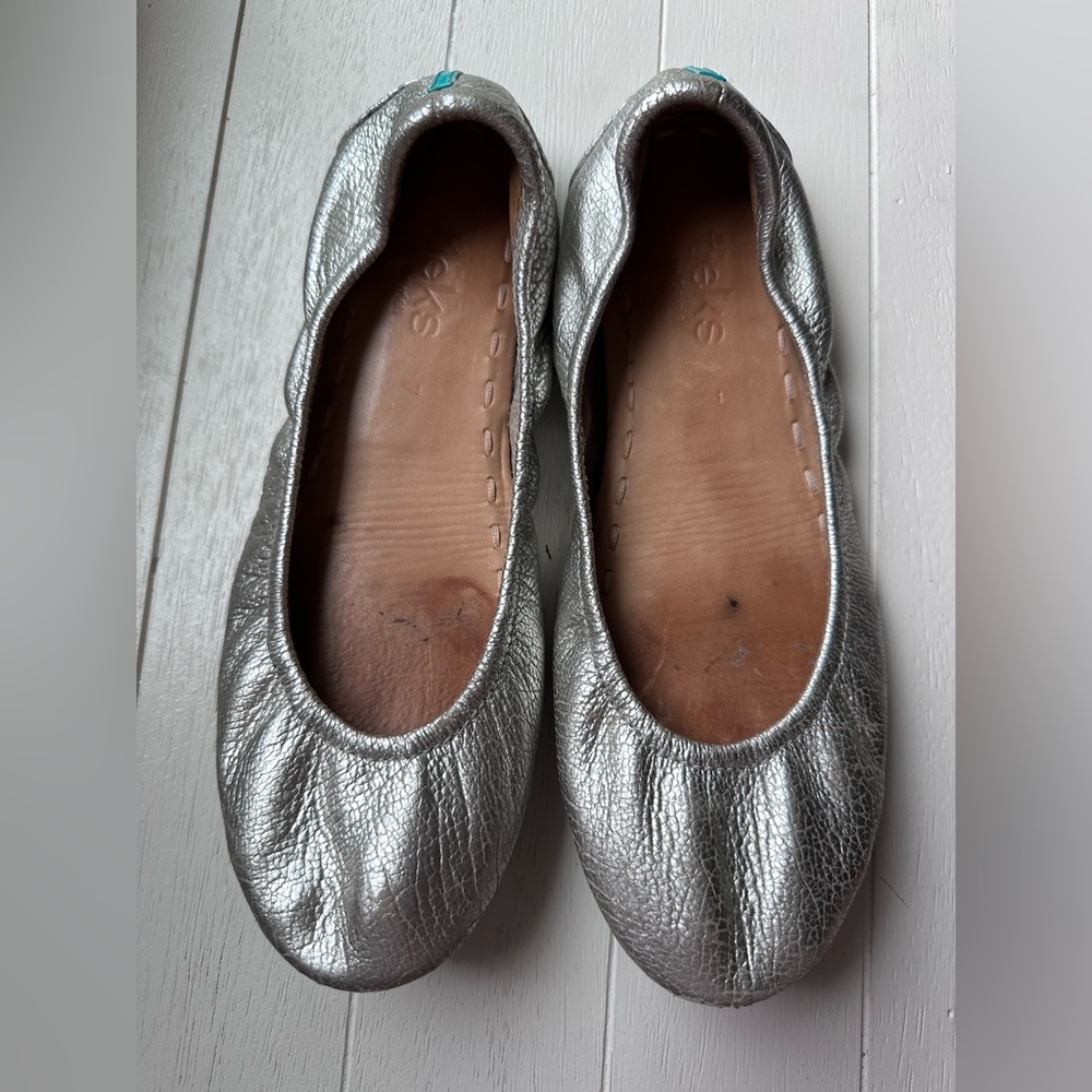 Metallic Silver Tieks Flats